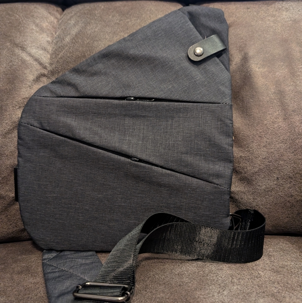 Wander+ sling bag